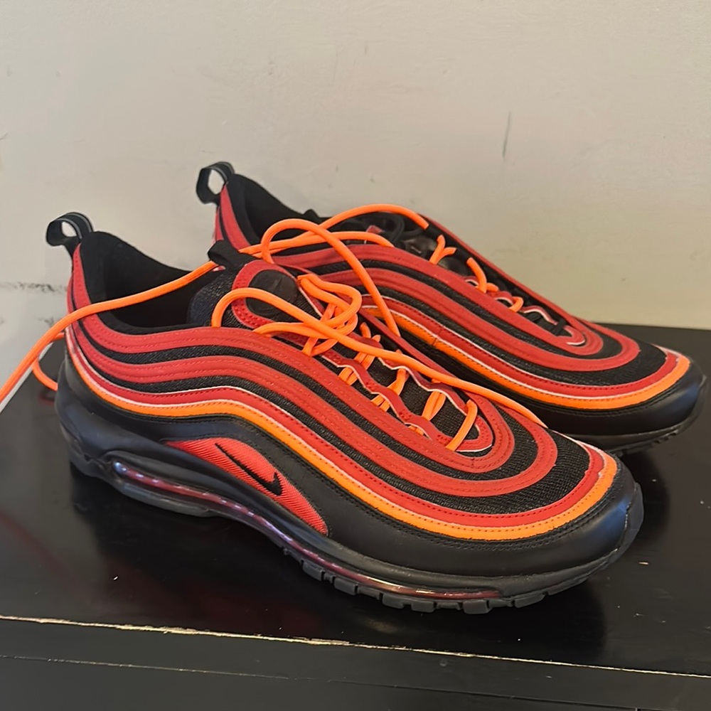 Nike Black and Red Sneakers Sleek Design
